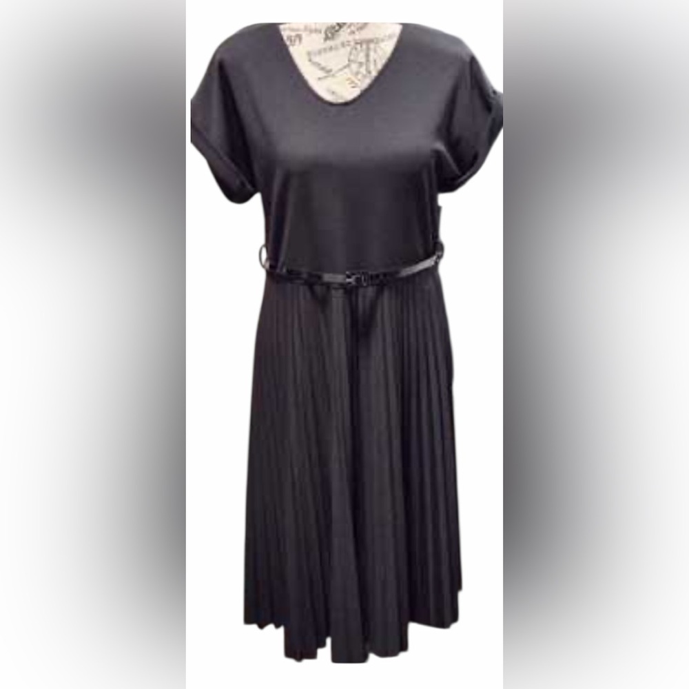 Beautiful Black Pleated Maxi Dress with Slim Belt